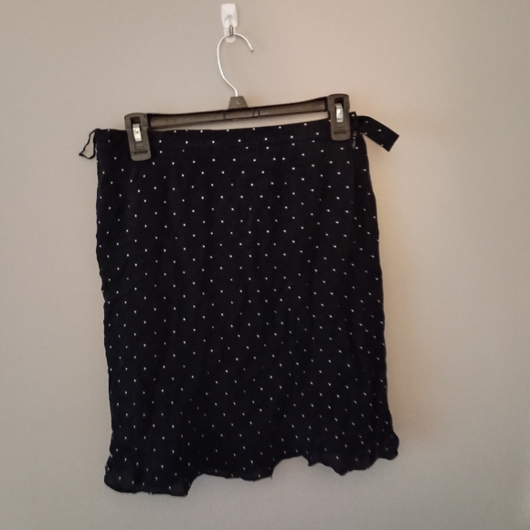 Women's Size 10 Knee-length Black Polka Dot Skirt - Picture 2 of 4